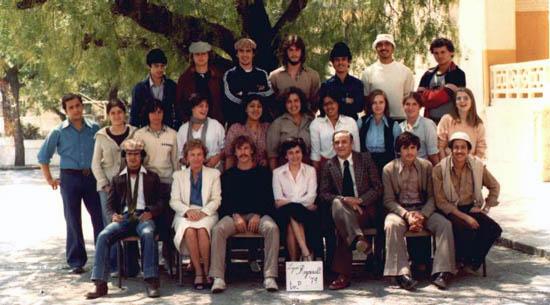 r_1978-1979_term d.jpg - Lycée Régnault 1978-79- Terminale D- TANGER / MAROC - Communiquée par/Comunicada por Francisco PiñeroEN HAUT: CHERKAOUI, BEDOUR, PIÑERO, RAMOS, KELLAL, AGZENAI, LOUALID 2º RANGEE: FILIALI, LAFRECHOU, SERFATY, MARMEY, CHERIF D'OUEZZANE, SOUSSI, CANAI, LEIBENGUDT, NAVARRO, LECONIAT 1º RANGEE: MAGDI, Mme. ROUSSEAU, SAUDAN, BUZAGLO, MR. DELGADO, TATARI, LAKMDAR
